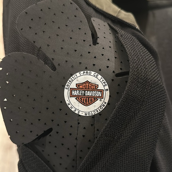 Men’s XL Harley Davidson riding jacket w/removable insulation & armor. - Picture 8 of 11